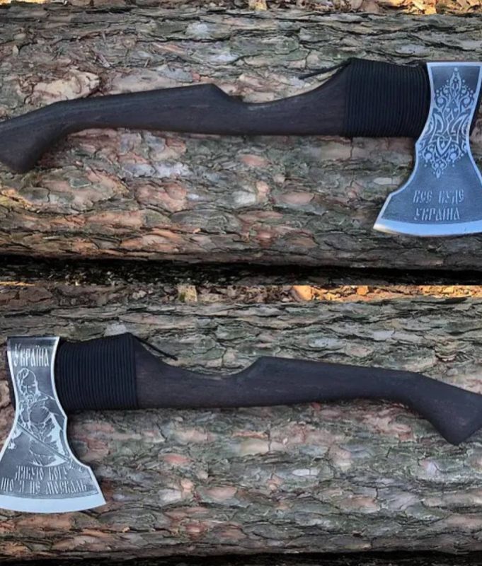 Сокири сувенірні