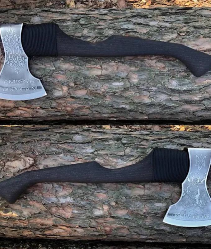 Сокири сувенірні