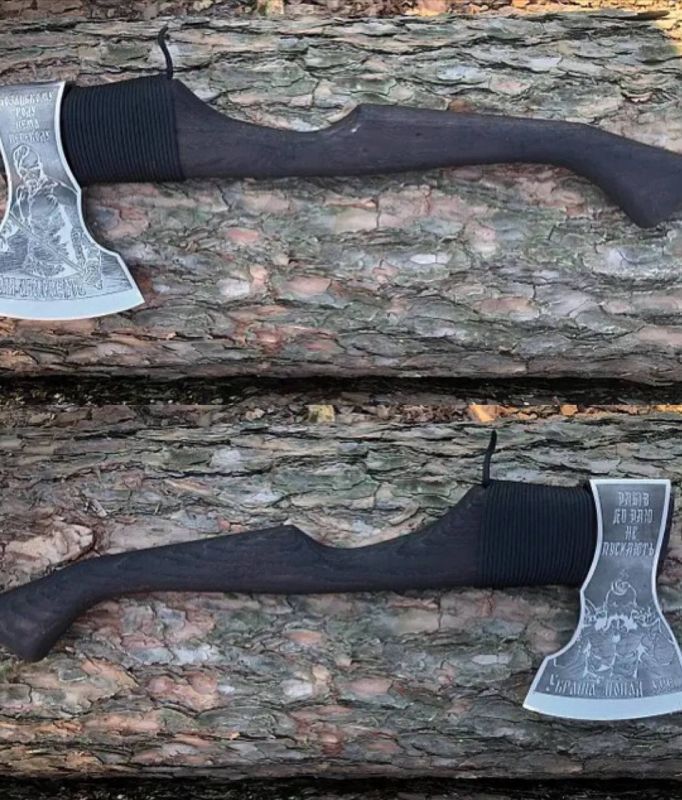 Сокири сувенірні