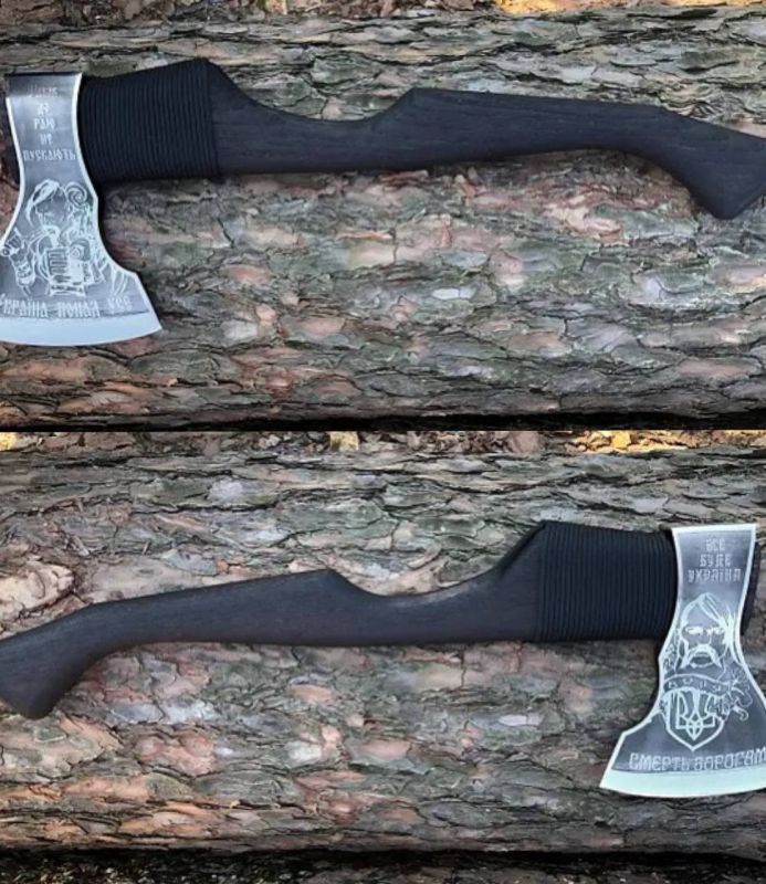 Сокири сувенірні