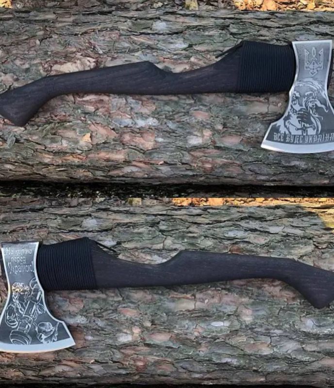 Сокири сувенірні