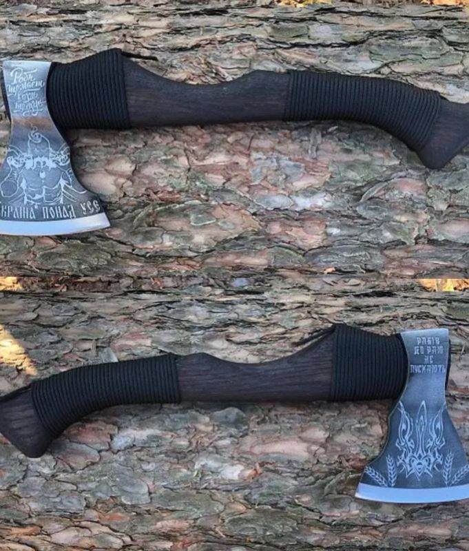 Сокири сувенірні