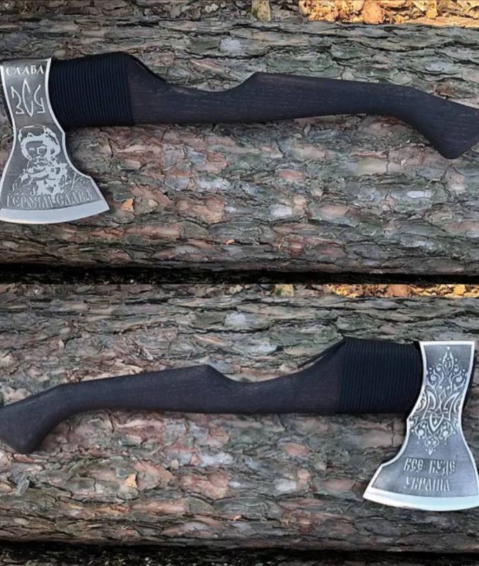 Сокири сувенірні