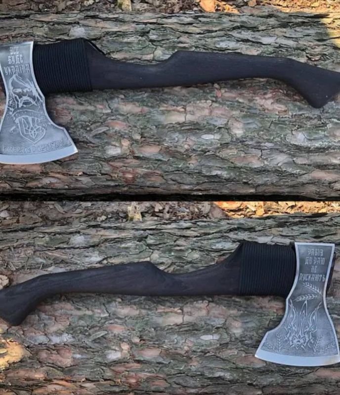 Сокири сувенірні