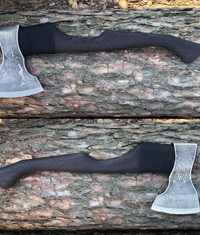 Сокири сувенірні