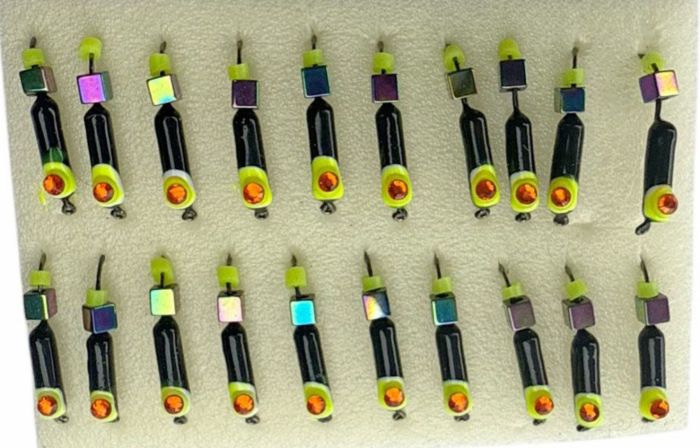 Мормишка Вольфрамова Володимирська Гвоздик - З кубиком хамелеон - 2.5 мм - 0.5 г - Чорний з жовтою точкою та каменем - Арт.605