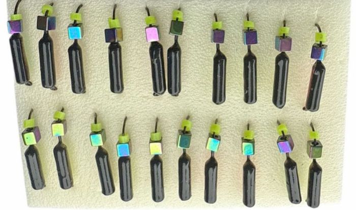 Мормишка Вольфрамова Володимирська Гвоздик - З кубиком хамелеон - 3 мм - 0.5 г - Чорно-червоно-жовтий - Арт.608