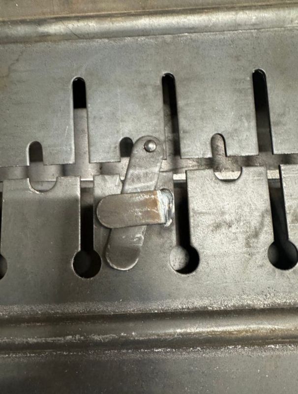 Мангал Валіза - Розкладний - Зі знімними ніжками - Сталь 2 мм - 37x35x16 см - На 6 шампурів