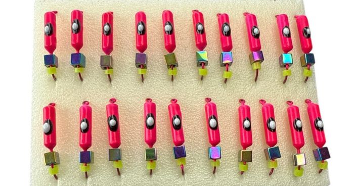 Мормишка Вольфрамова Володимирська Гвоздик - З кубиком хамелеон - 2.5 мм - 0.5 г - Рожевий з біло-чорною точкою - Арт.639