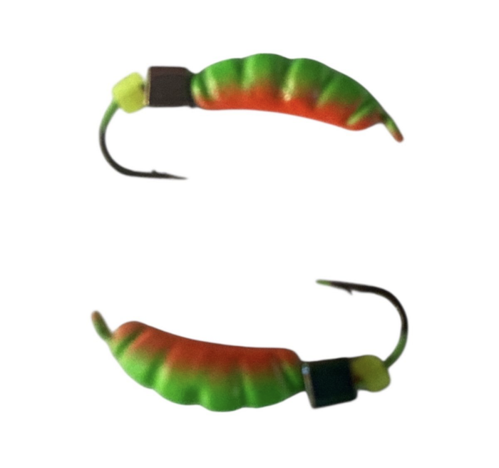 Мормишка Вольфрамова "Латишка" Личинка опариша - З кубиком хамелеон - Ø2,7 мм - 0,6 г - Зелено-червоний - Латвія